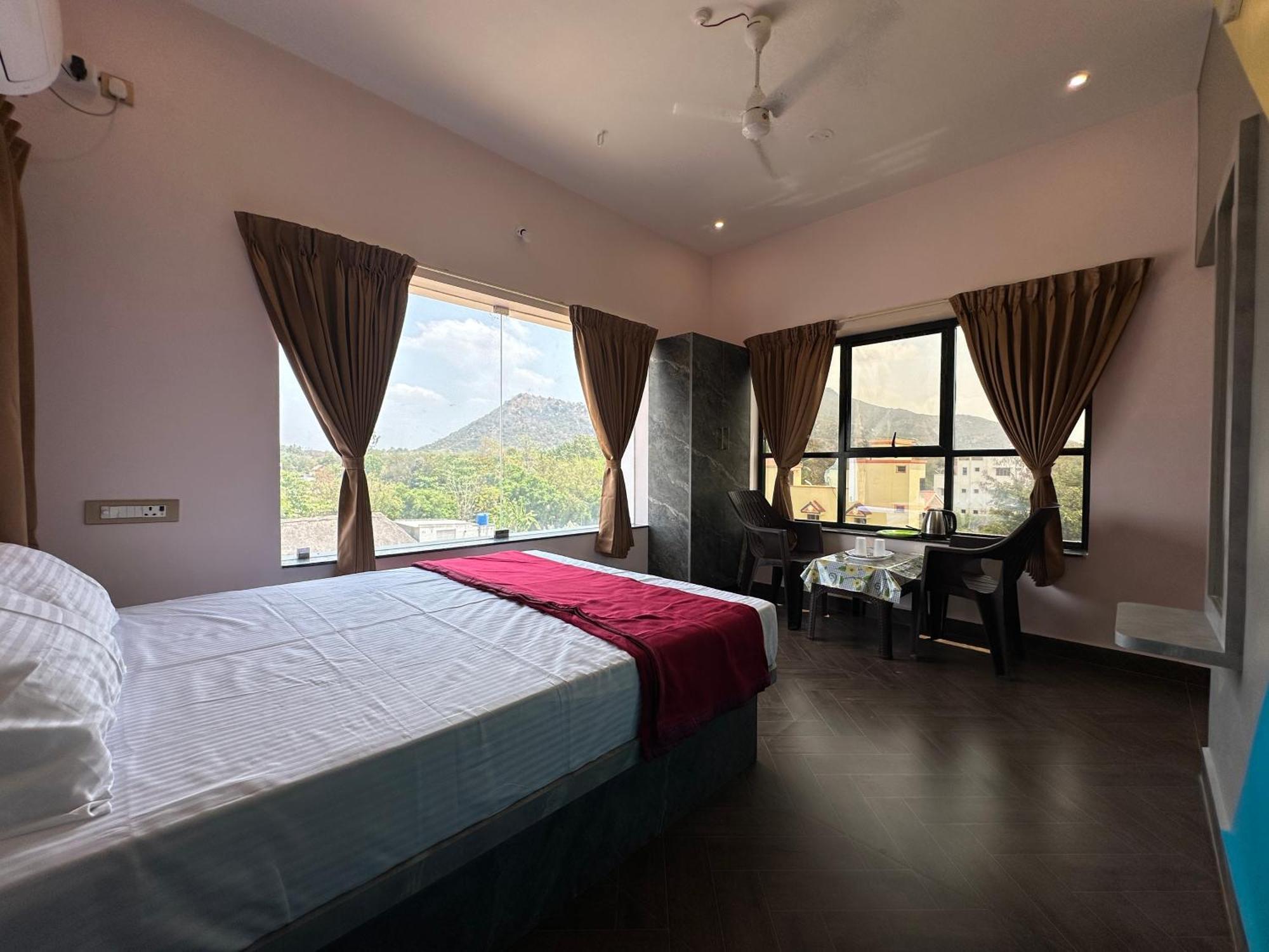 Om Lingeswaran Home Stay Tiruvannāmalai 외부 사진