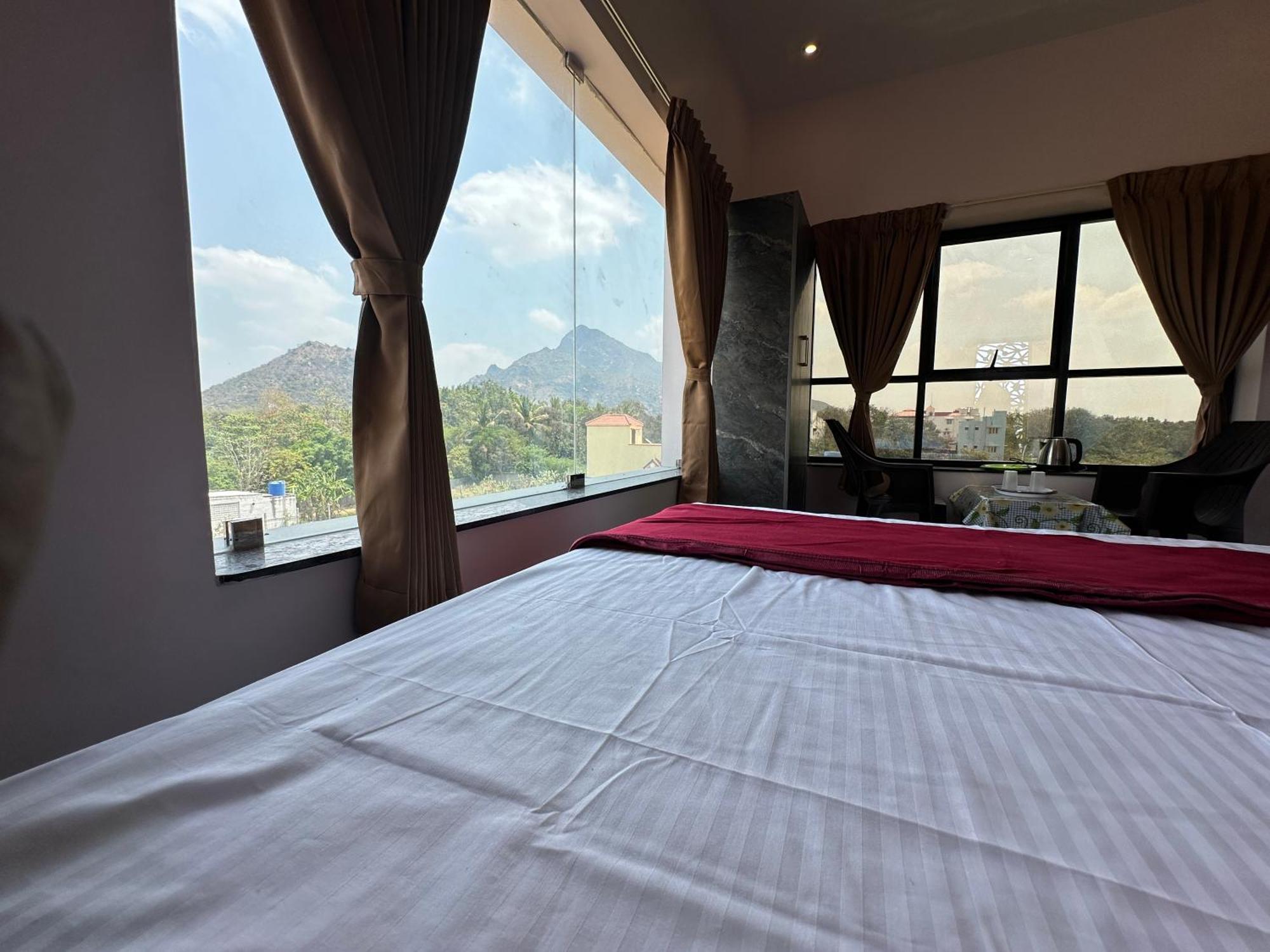 Om Lingeswaran Home Stay Tiruvannāmalai 외부 사진