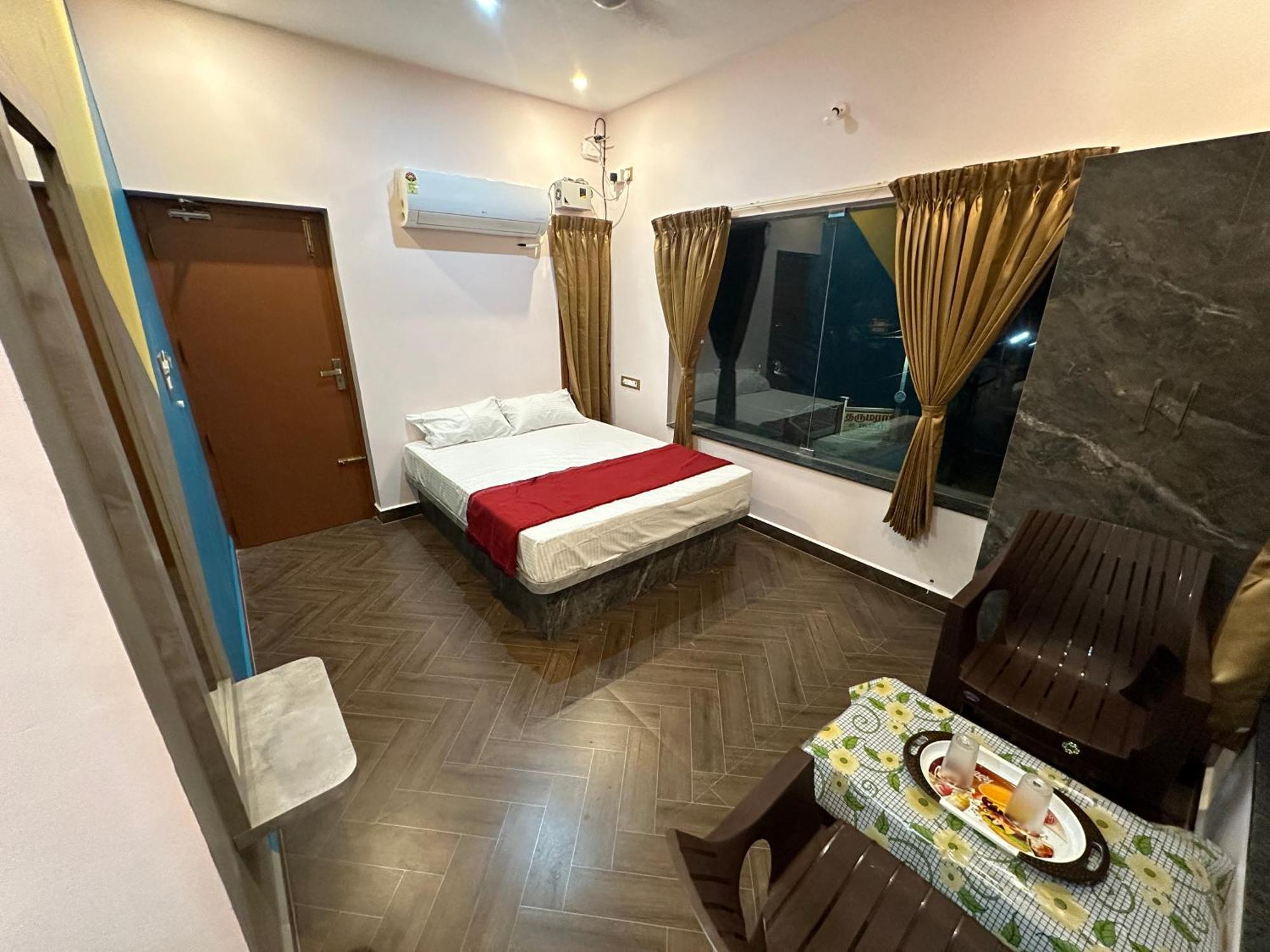 Om Lingeswaran Home Stay Tiruvannāmalai 외부 사진